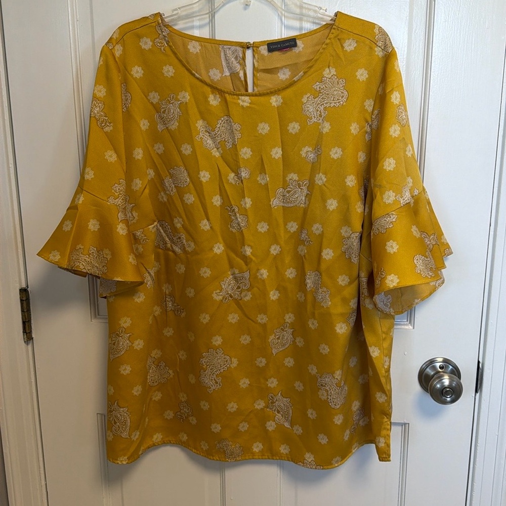 1x women’s short sleeve blouse